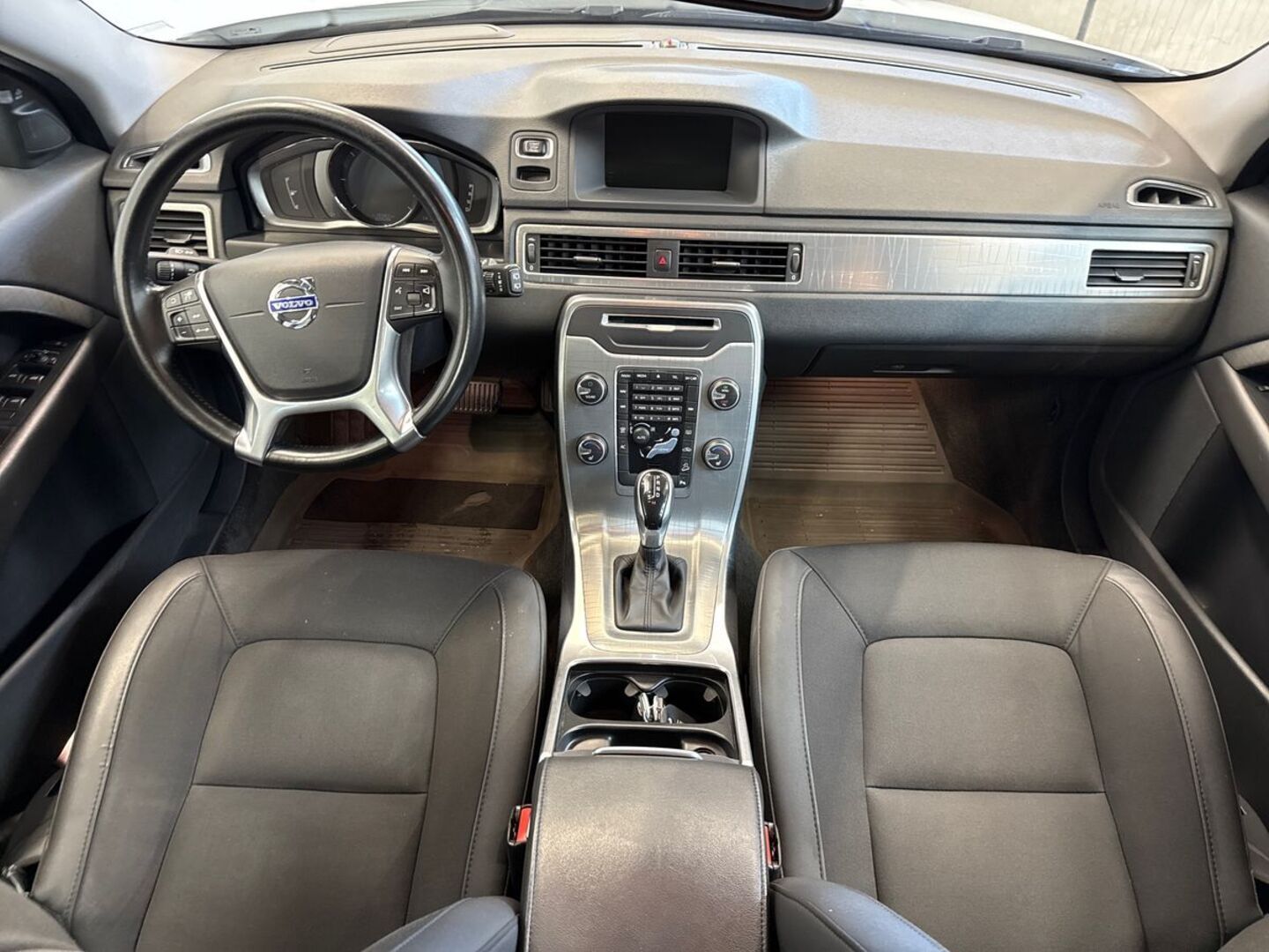 VOLVO XC70 18