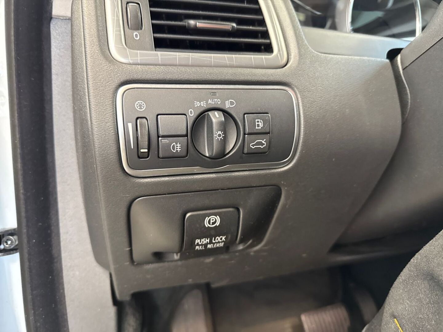 VOLVO XC70 22