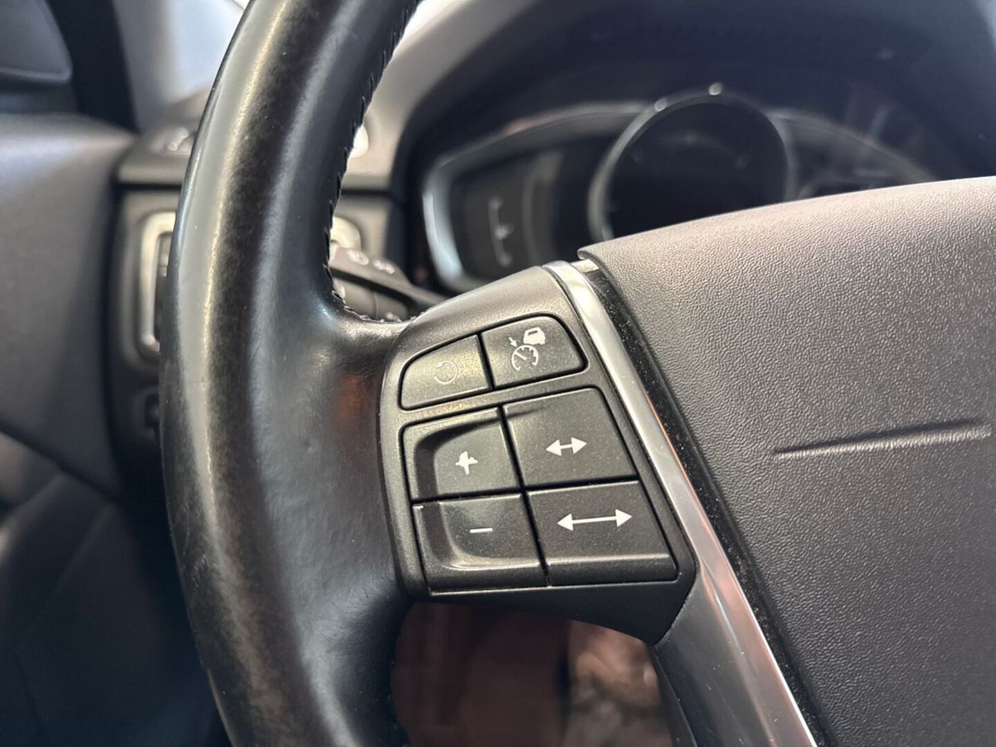 VOLVO XC70 23