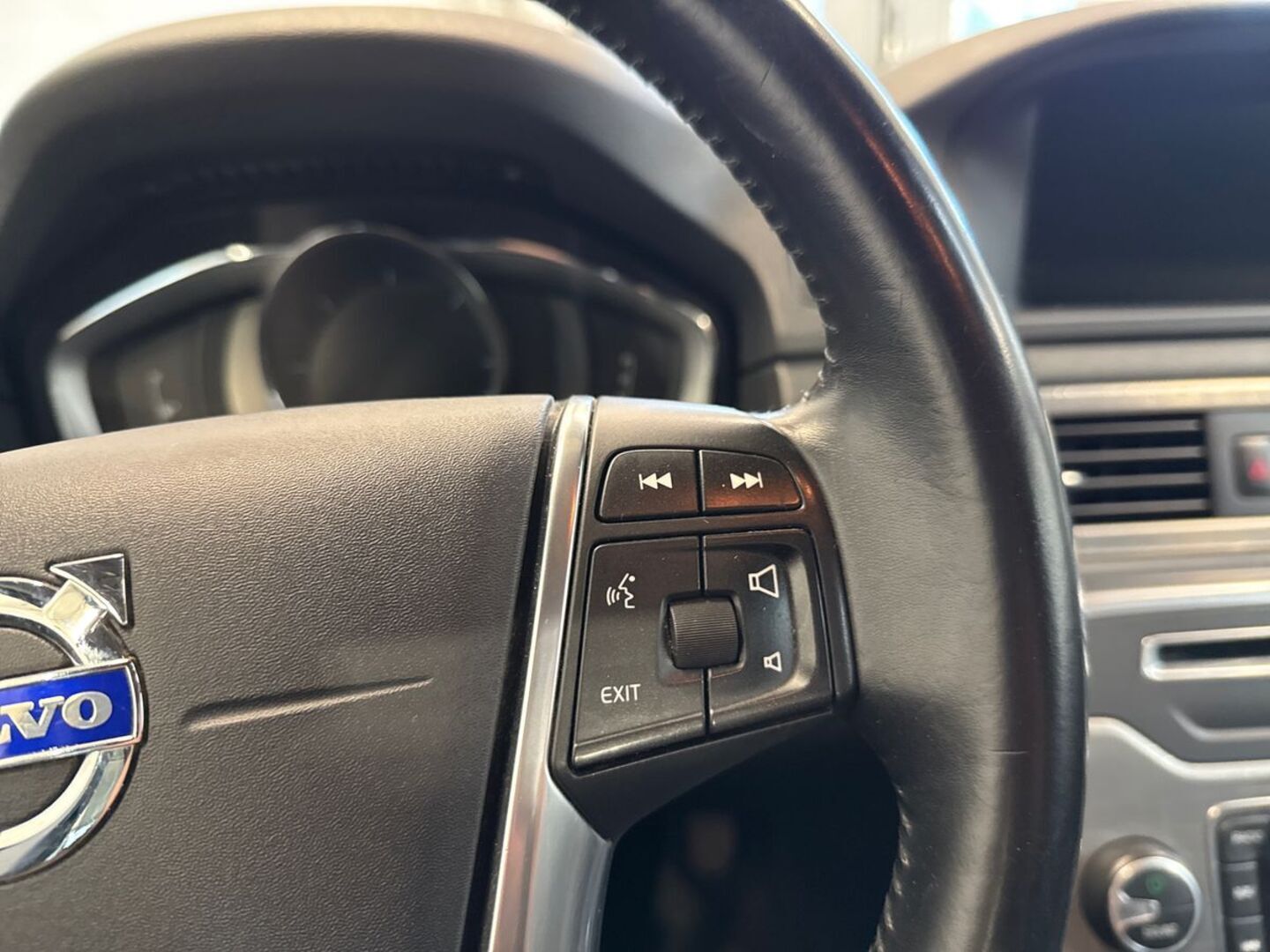 VOLVO XC70 24