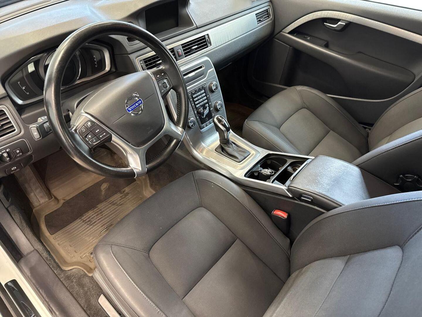 VOLVO XC70 7