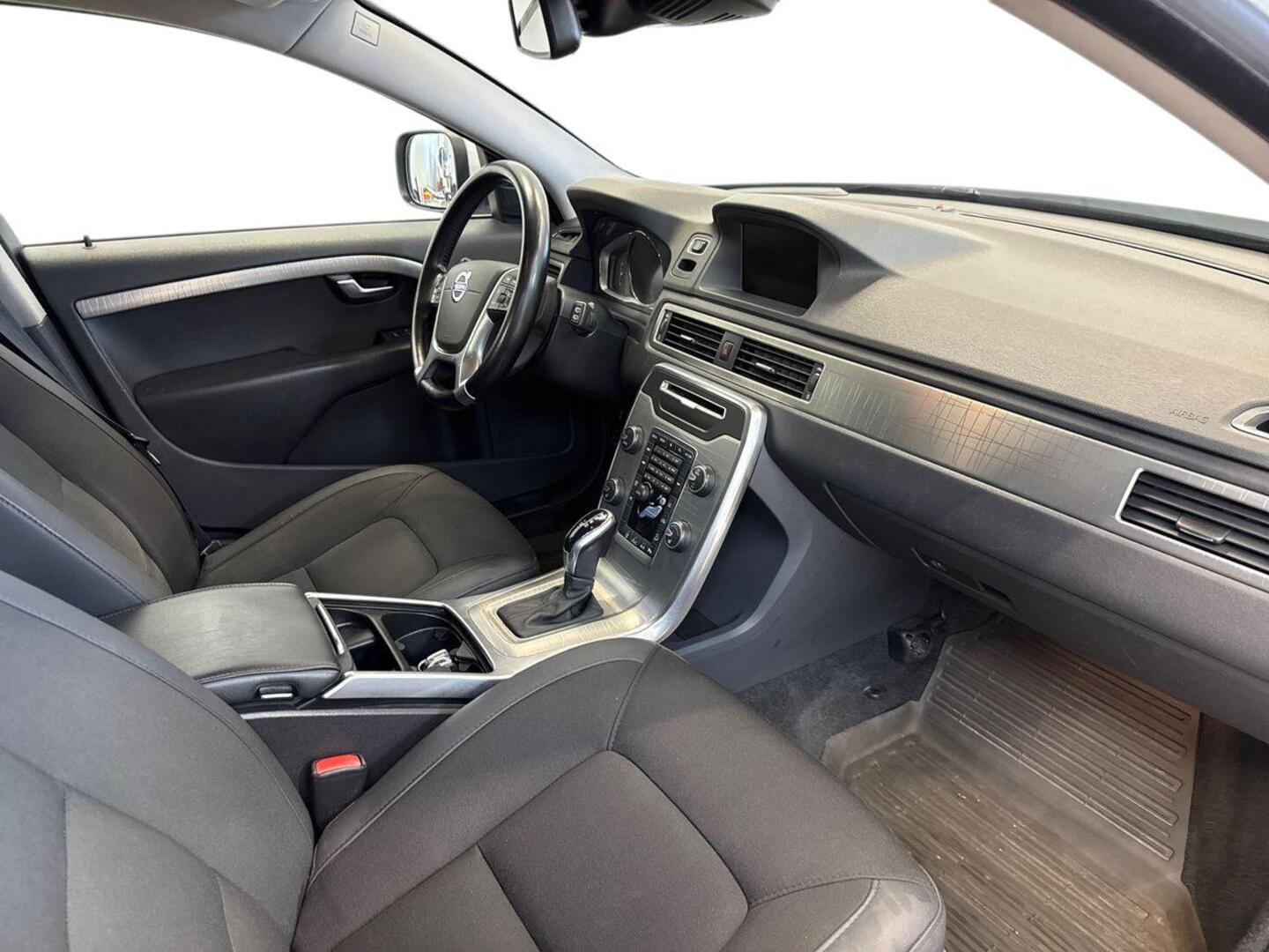 VOLVO XC70 9