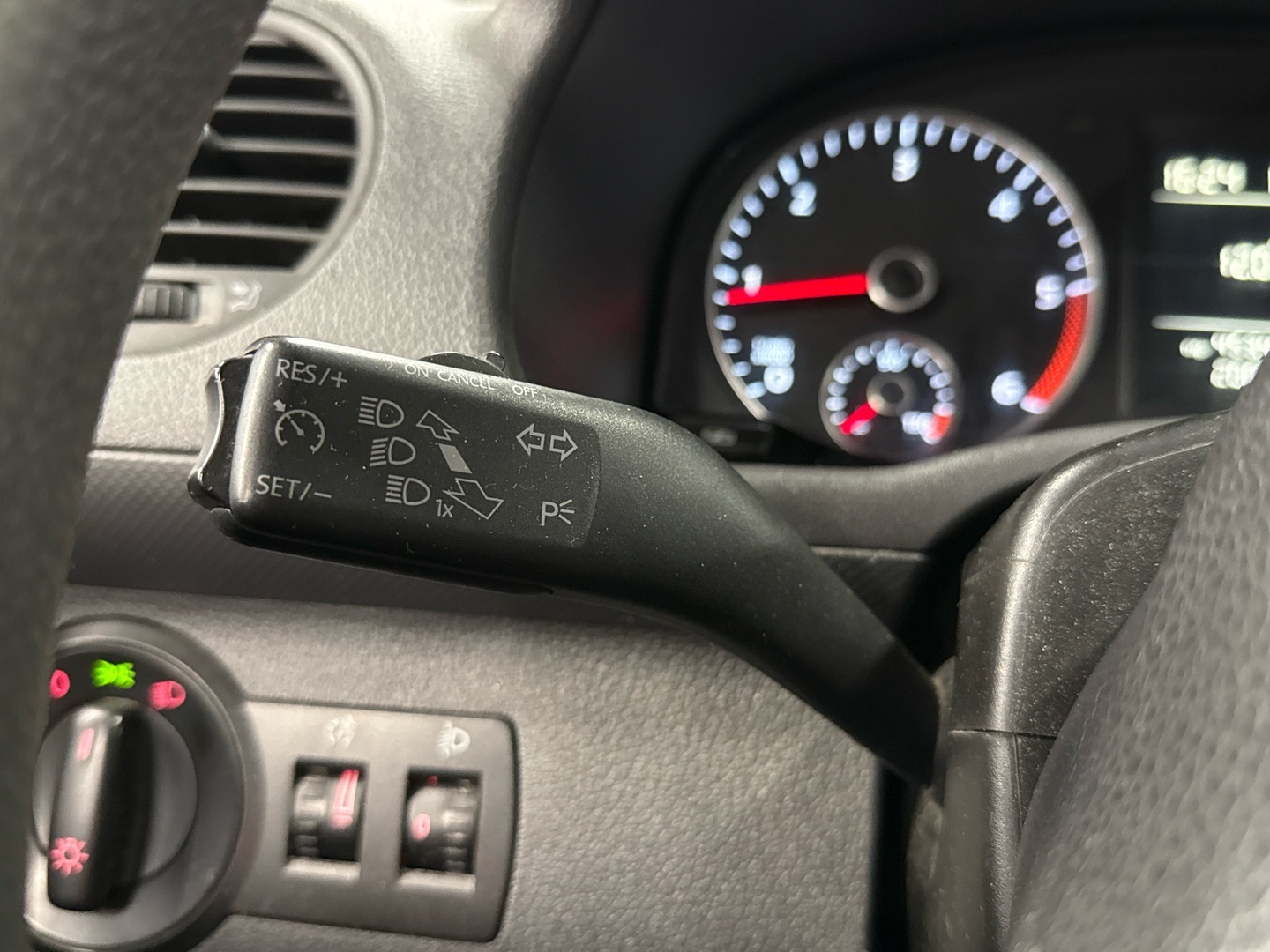 VOLKSWAGEN Caddy 2012