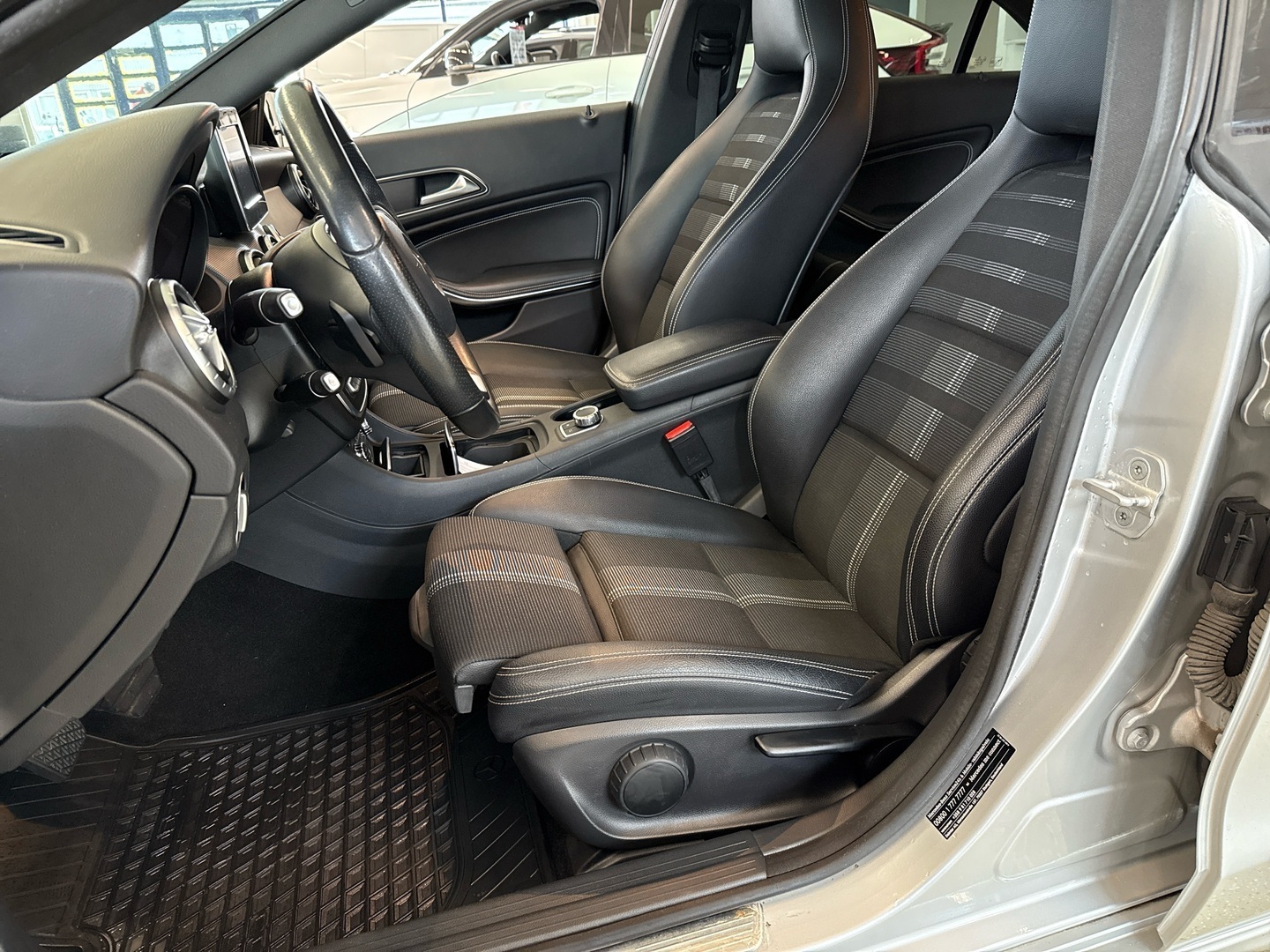 MERCEDES-BENZ CLA 2017