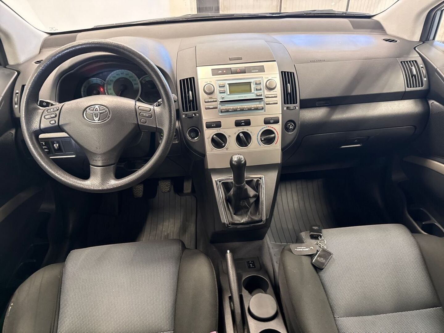 TOYOTA Corolla Verso 2005