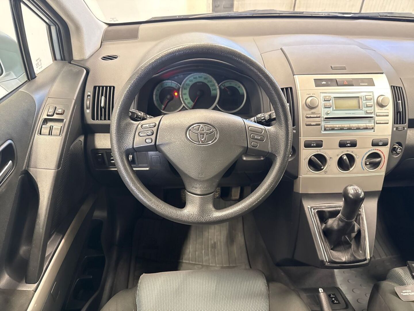 TOYOTA Corolla Verso 2005