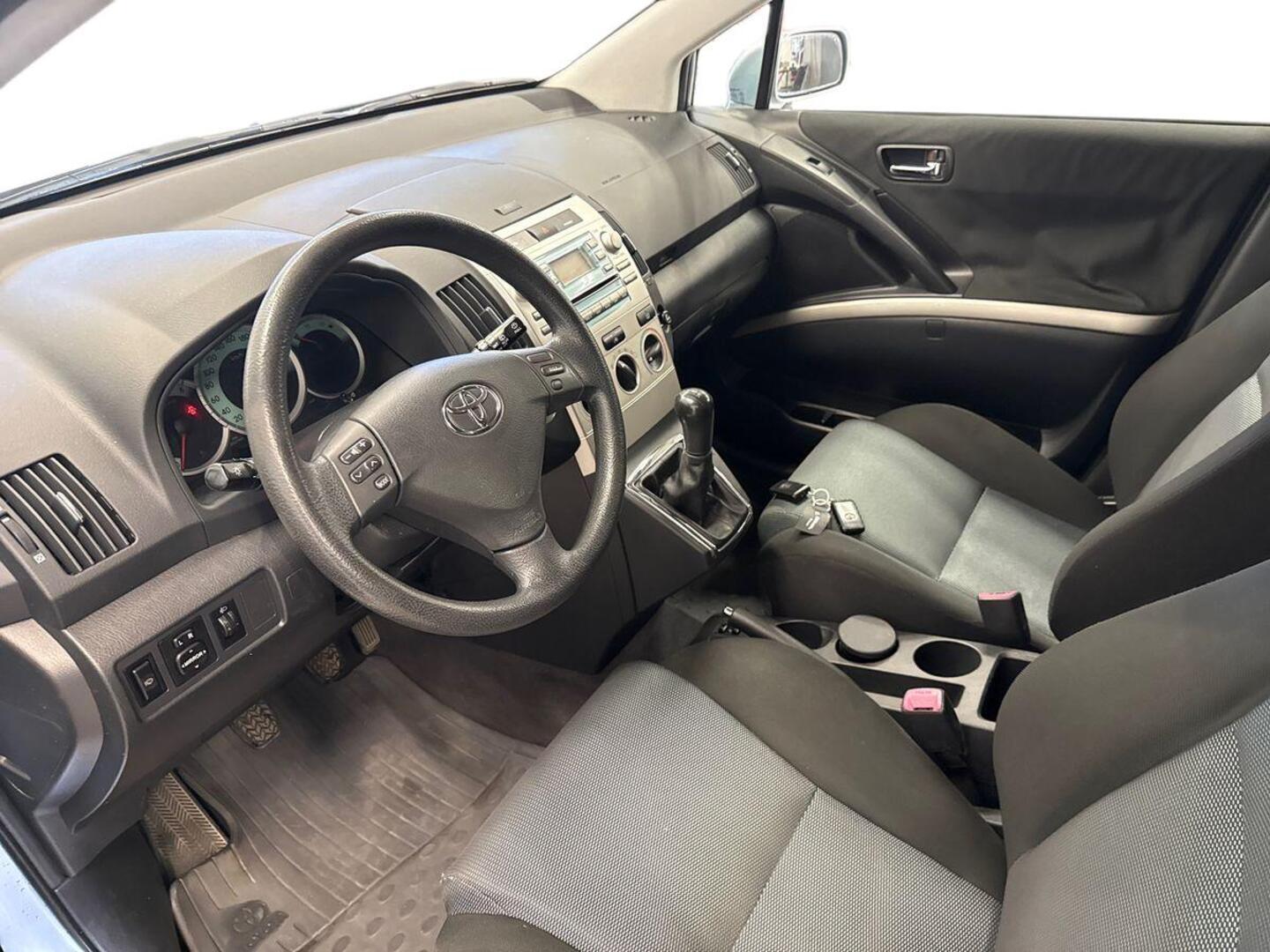 TOYOTA Corolla Verso 2005