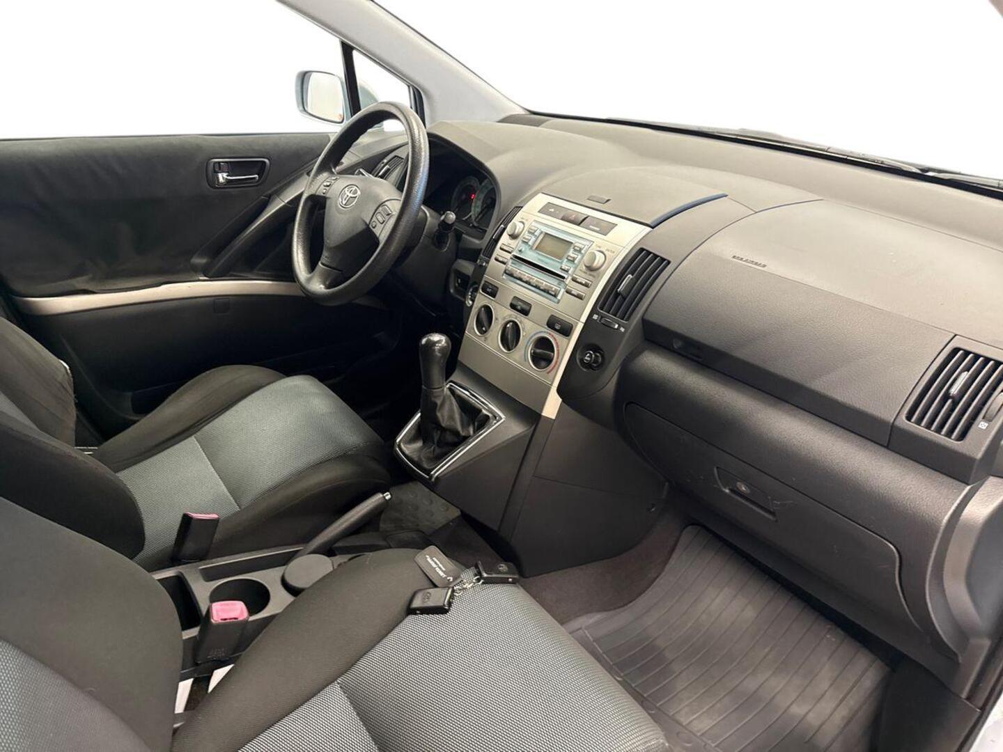 TOYOTA Corolla Verso 2005