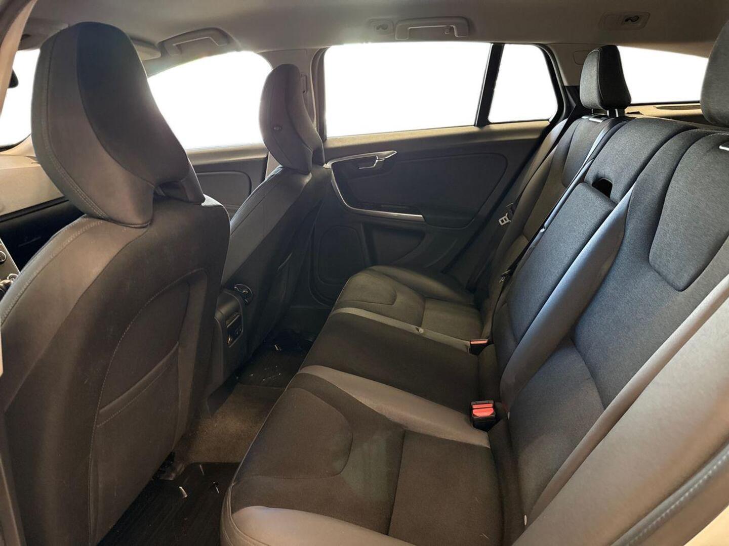 VOLVO V60 10