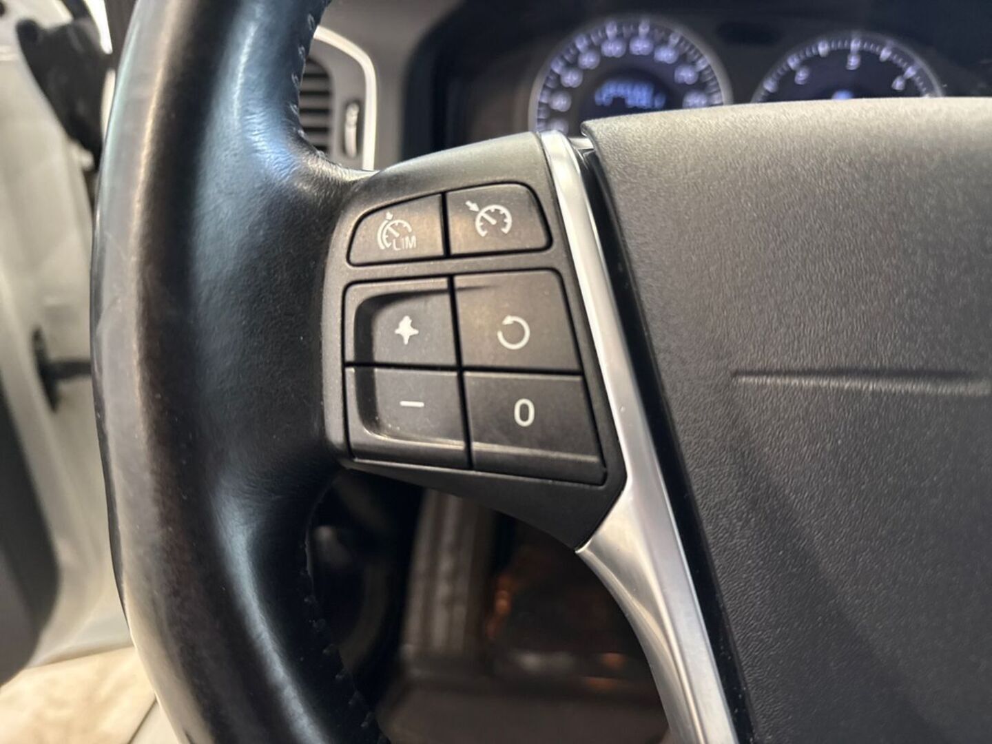 VOLVO V60 19