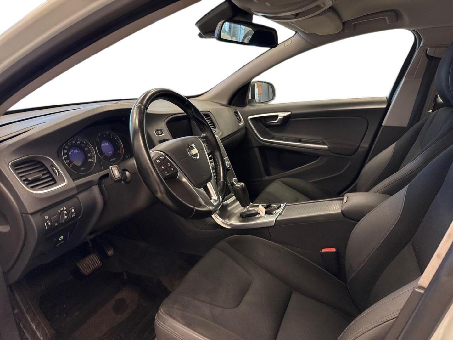 VOLVO V60 7
