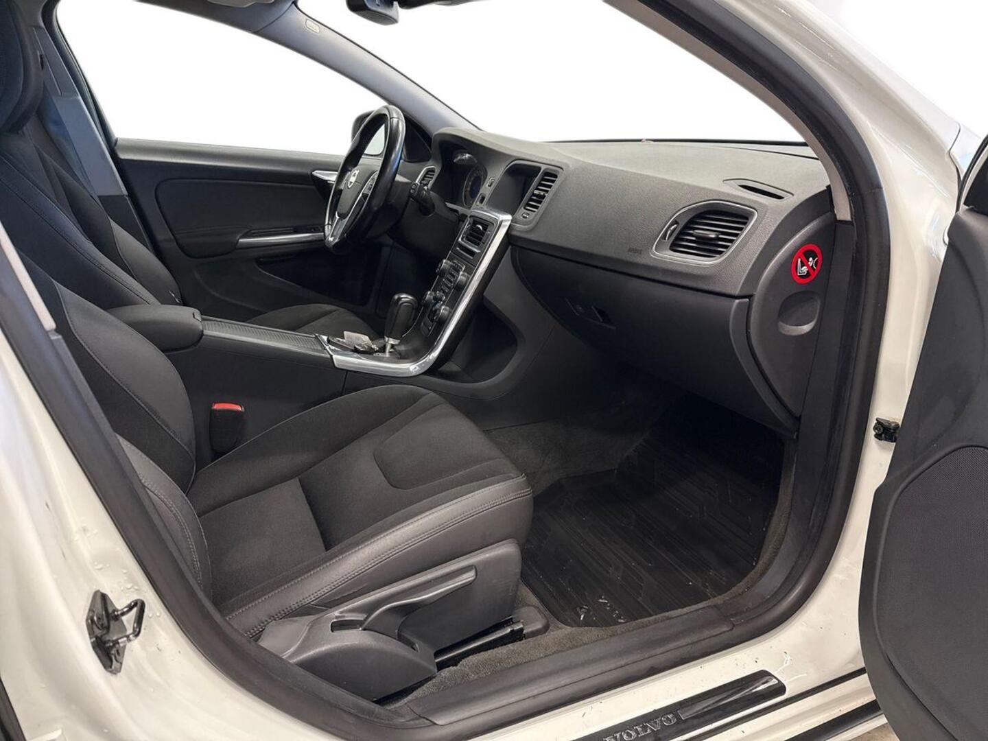 VOLVO V60 9