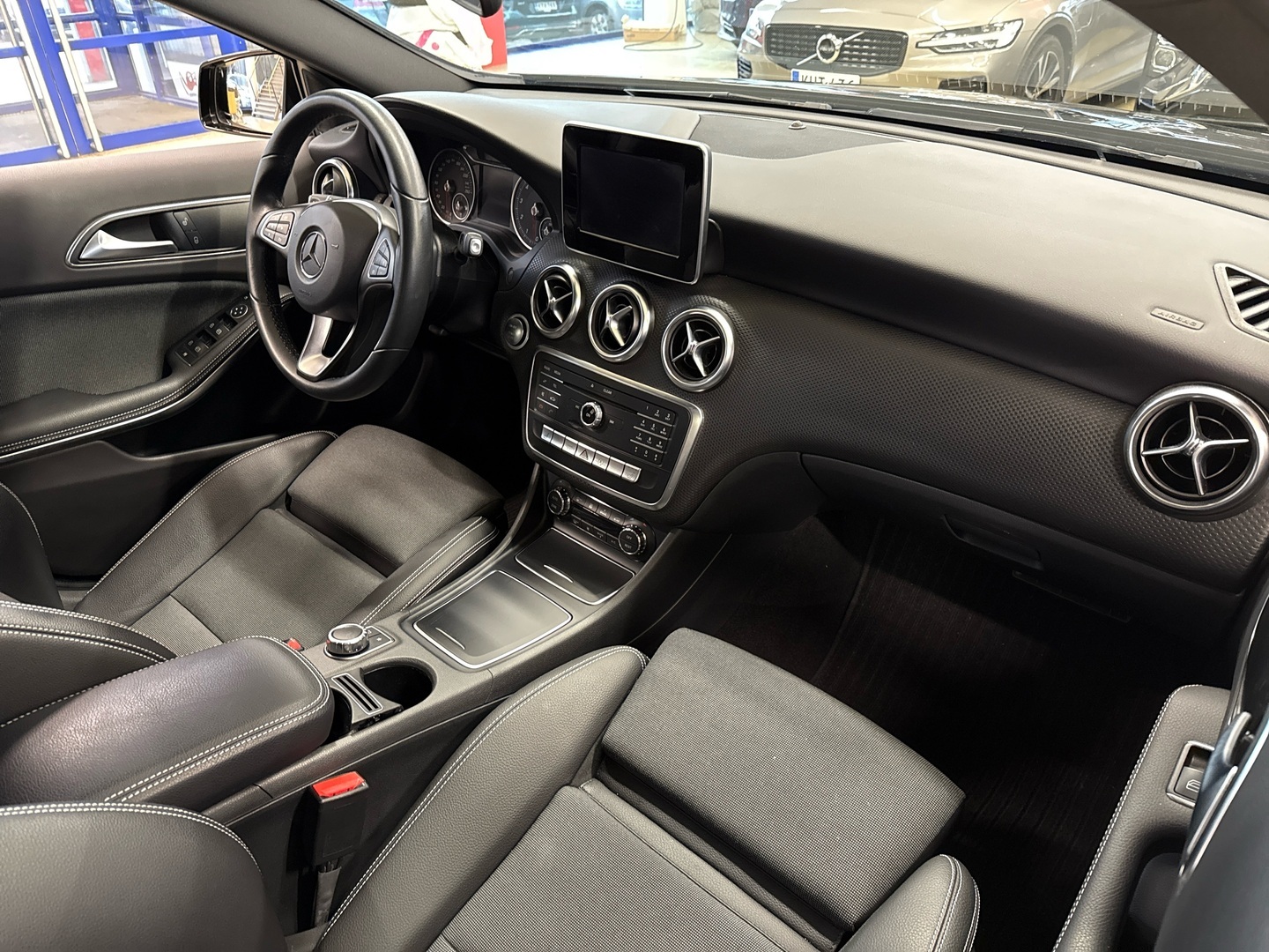 MERCEDES-BENZ A 2018