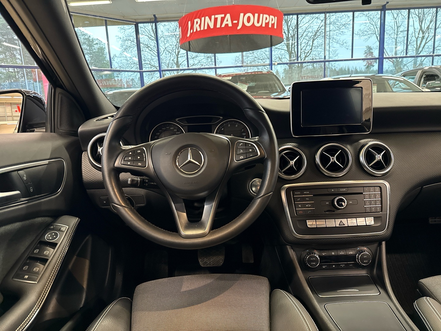 MERCEDES-BENZ A 2018
