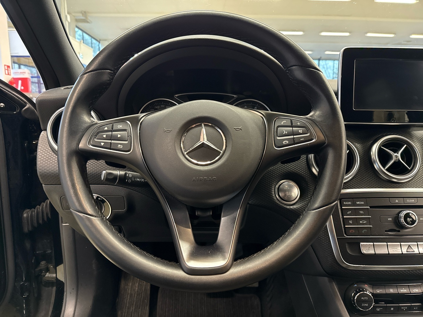 MERCEDES-BENZ A 2018