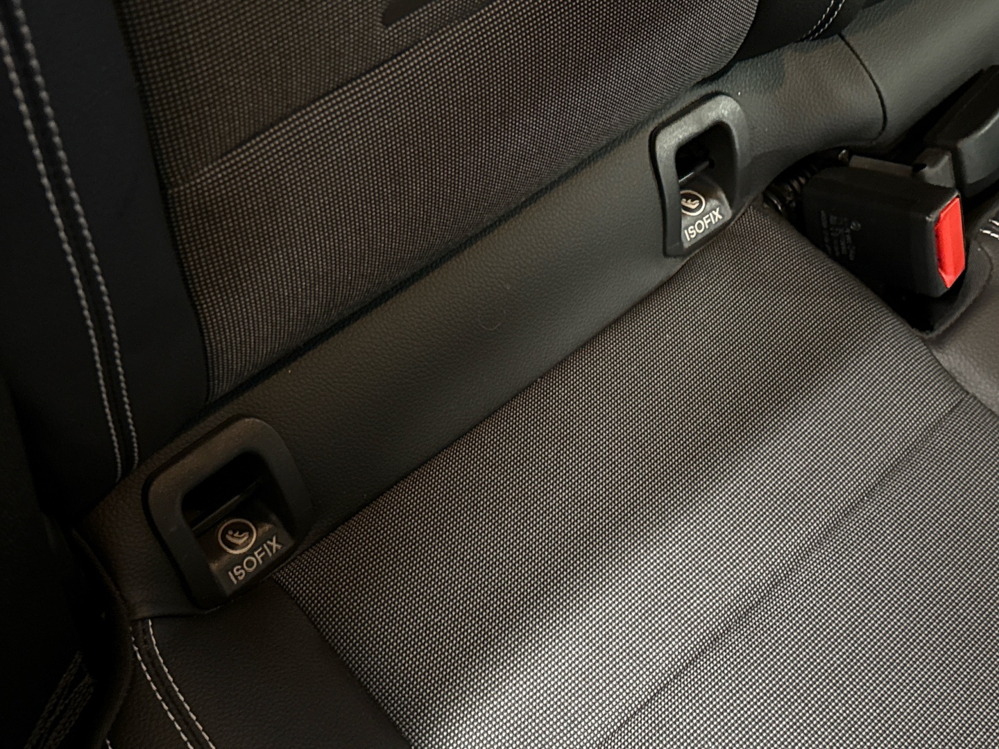 MERCEDES-BENZ A 2018