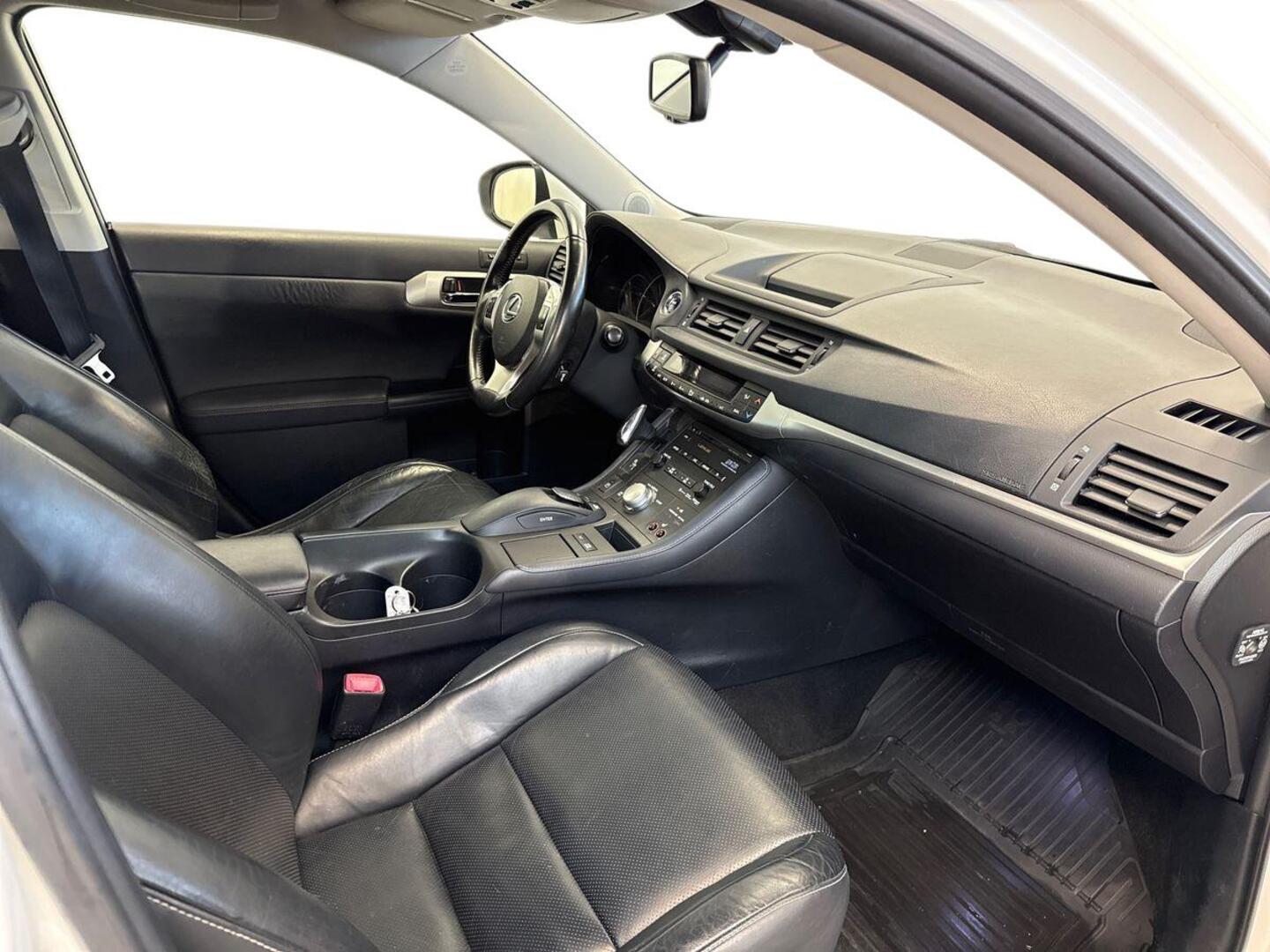 LEXUS CT 9