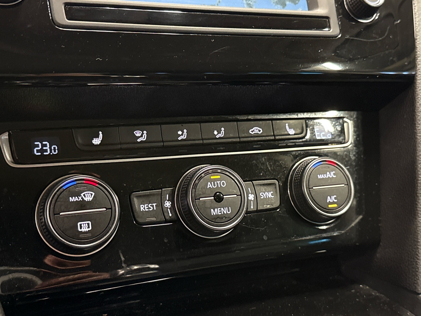 VOLKSWAGEN Passat 2016