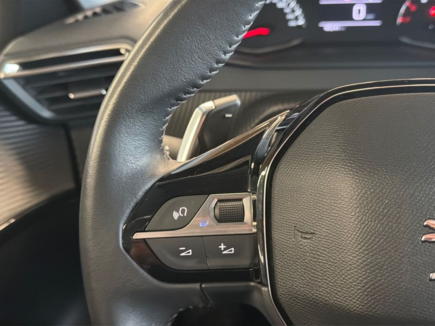 PEUGEOT 208 2022