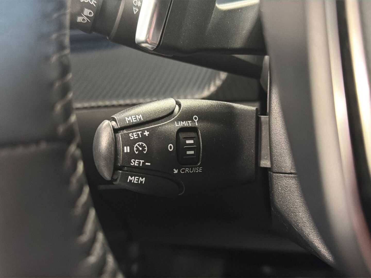 PEUGEOT 208 2022