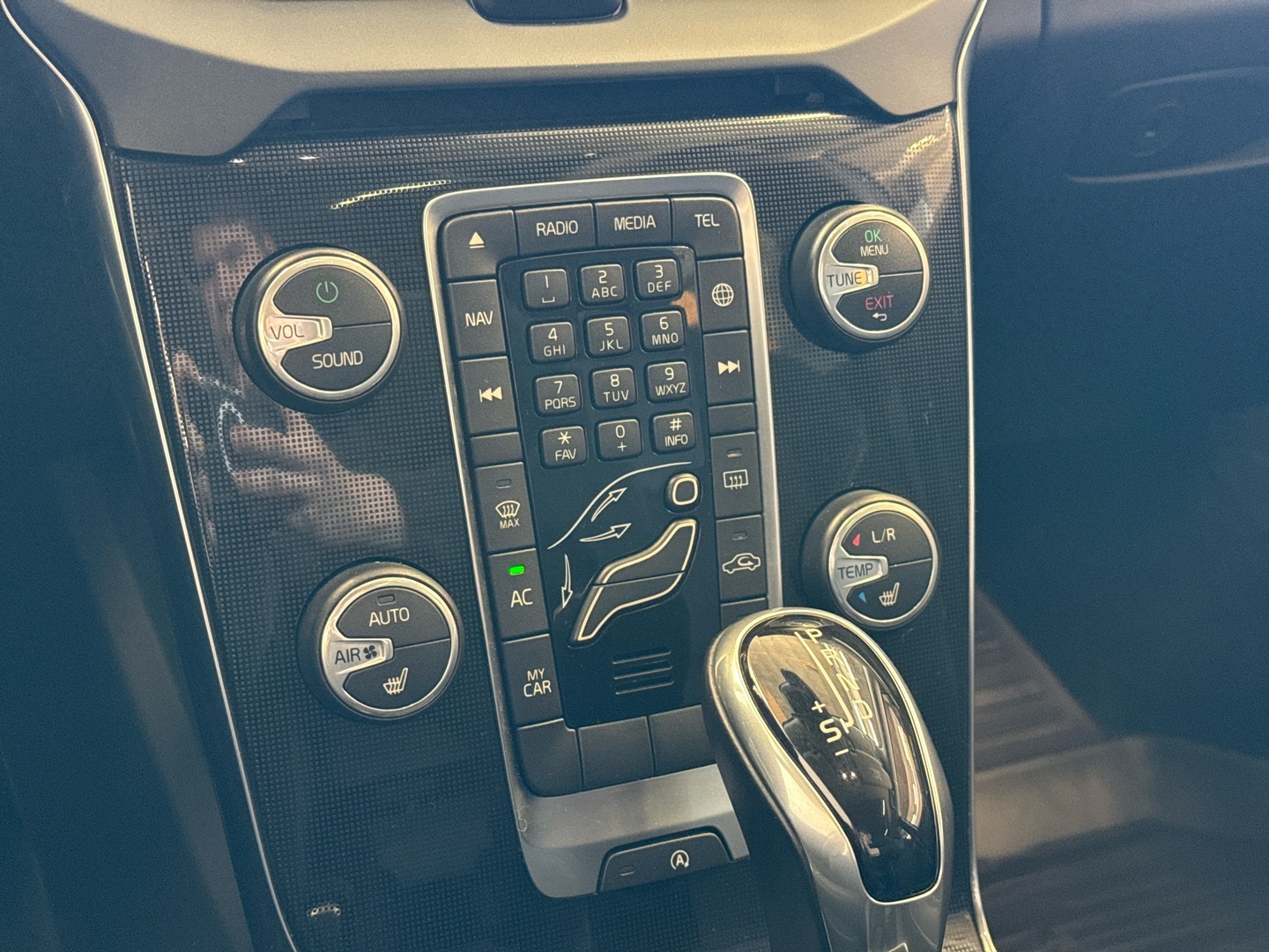 VOLVO V40 2017
