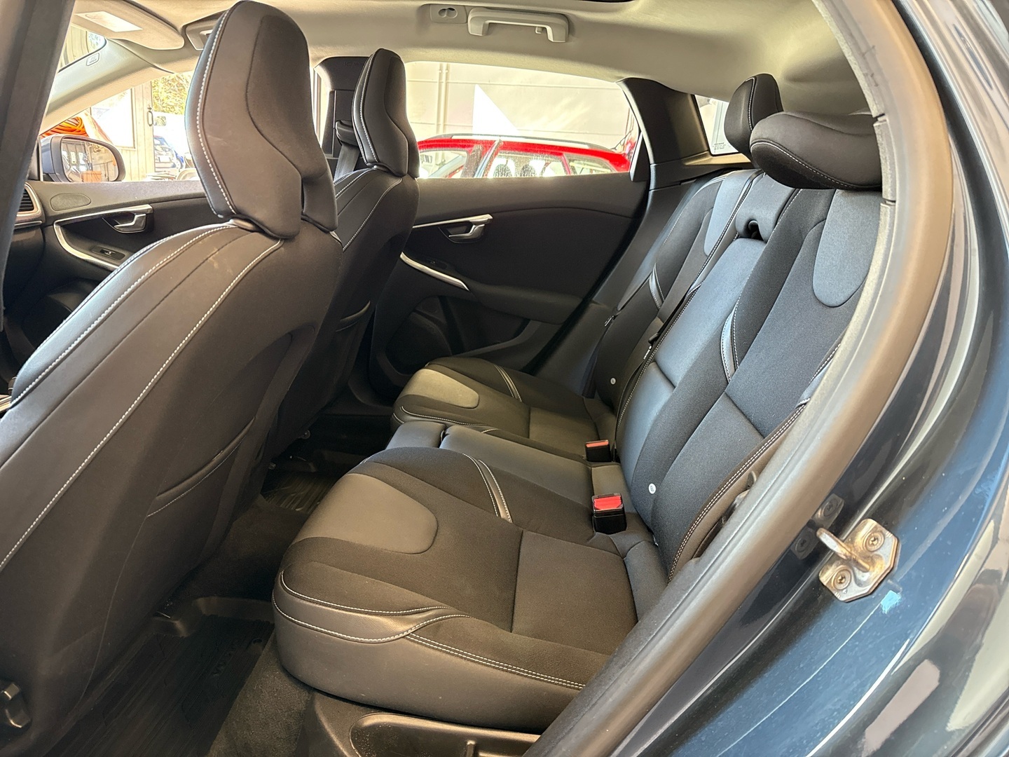 VOLVO V40 2017