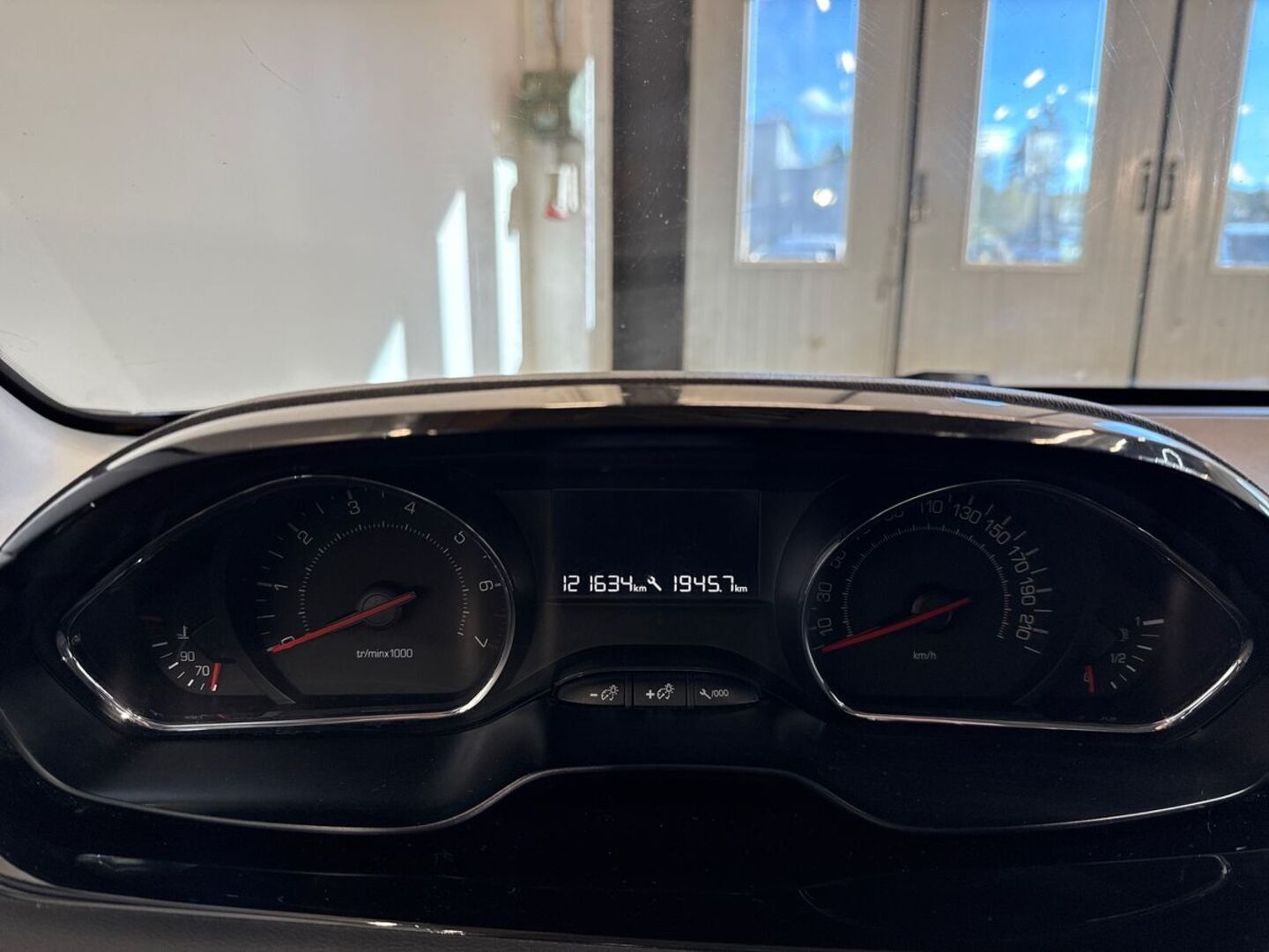 PEUGEOT 208 2013