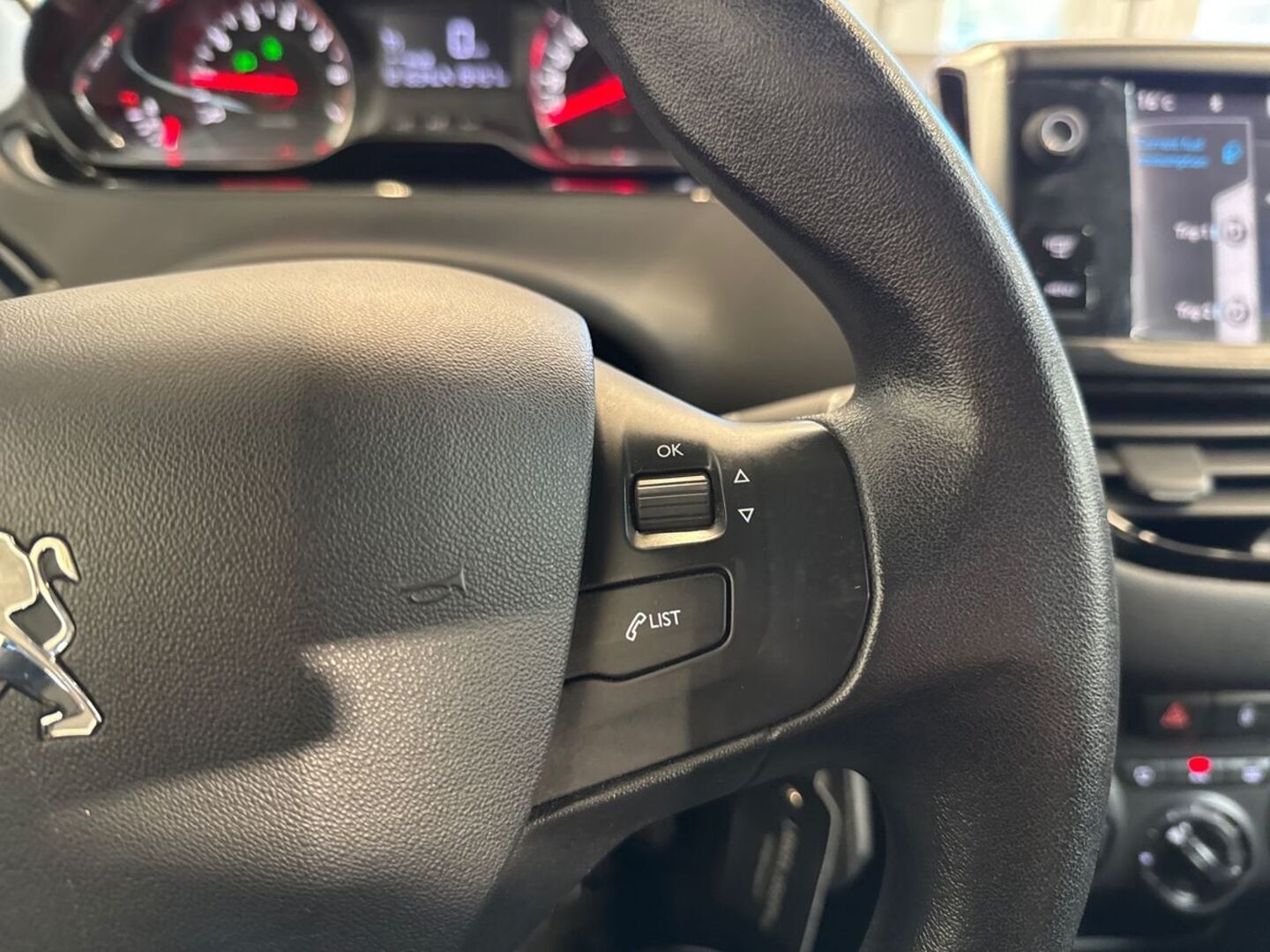 PEUGEOT 208 2013