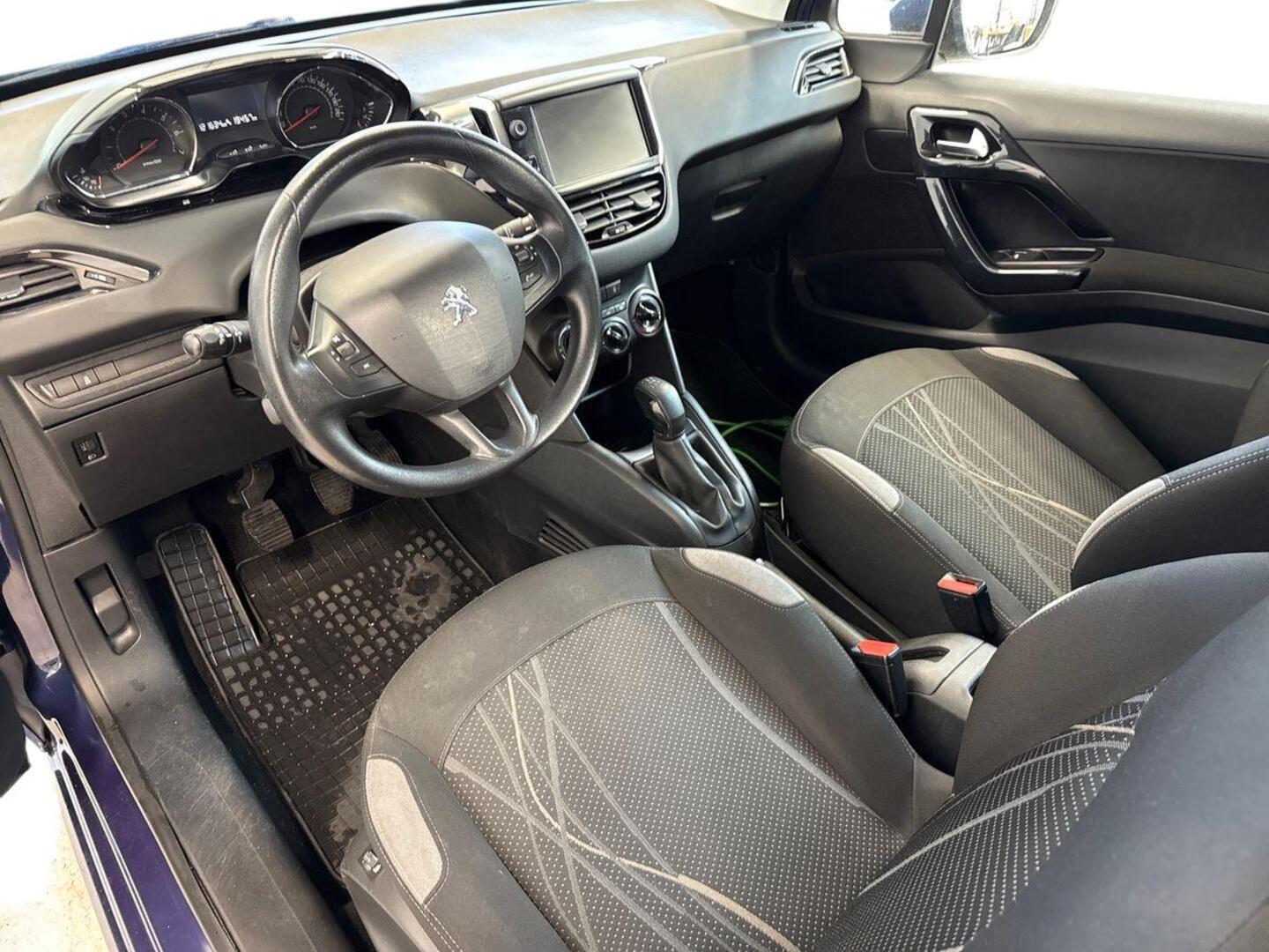 PEUGEOT 208 2013