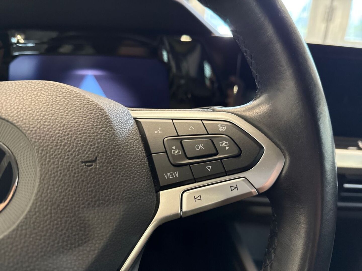 VOLKSWAGEN Golf 23