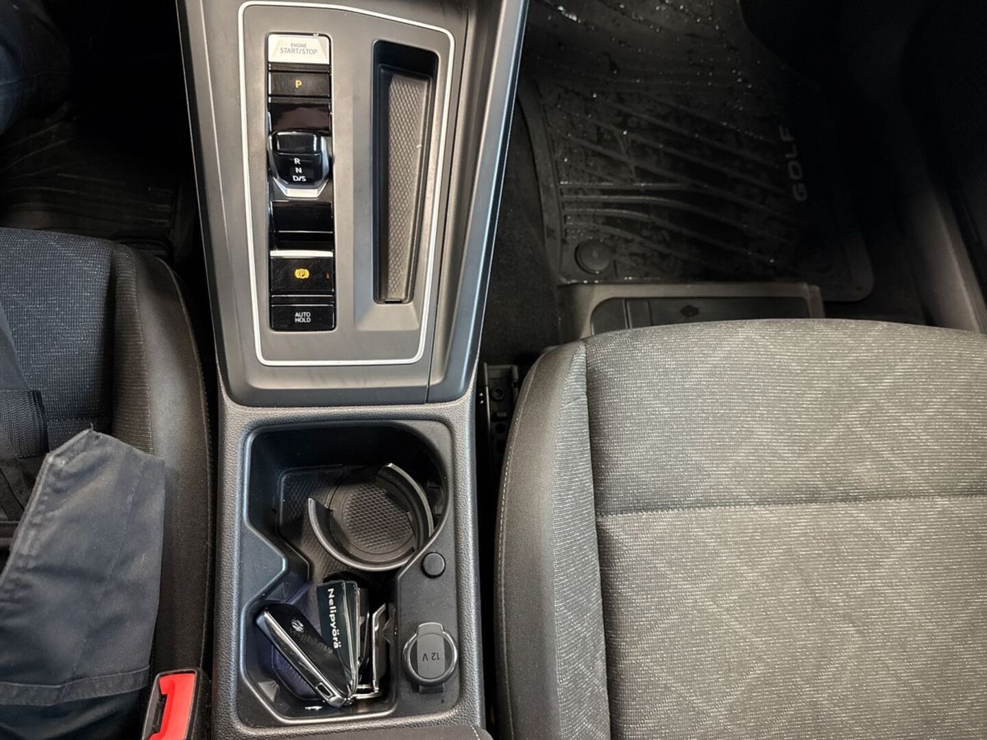 VOLKSWAGEN Golf 27