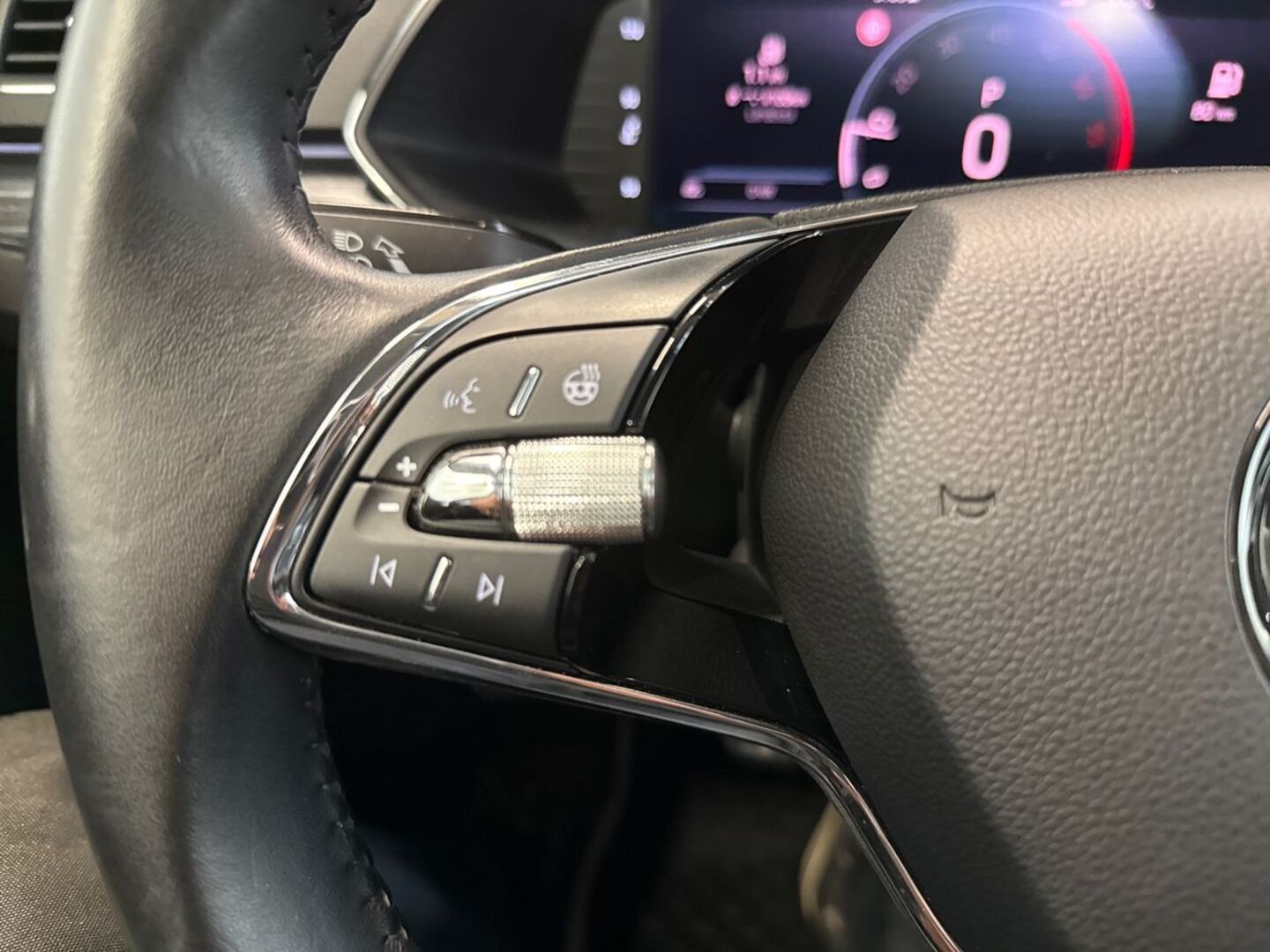 SKODA Superb 23
