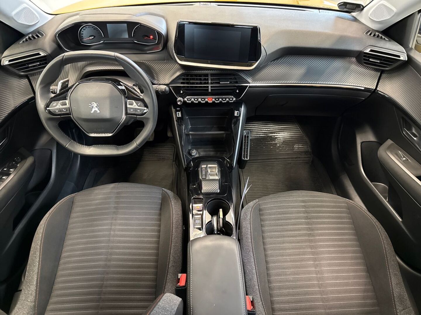 PEUGEOT 208 15