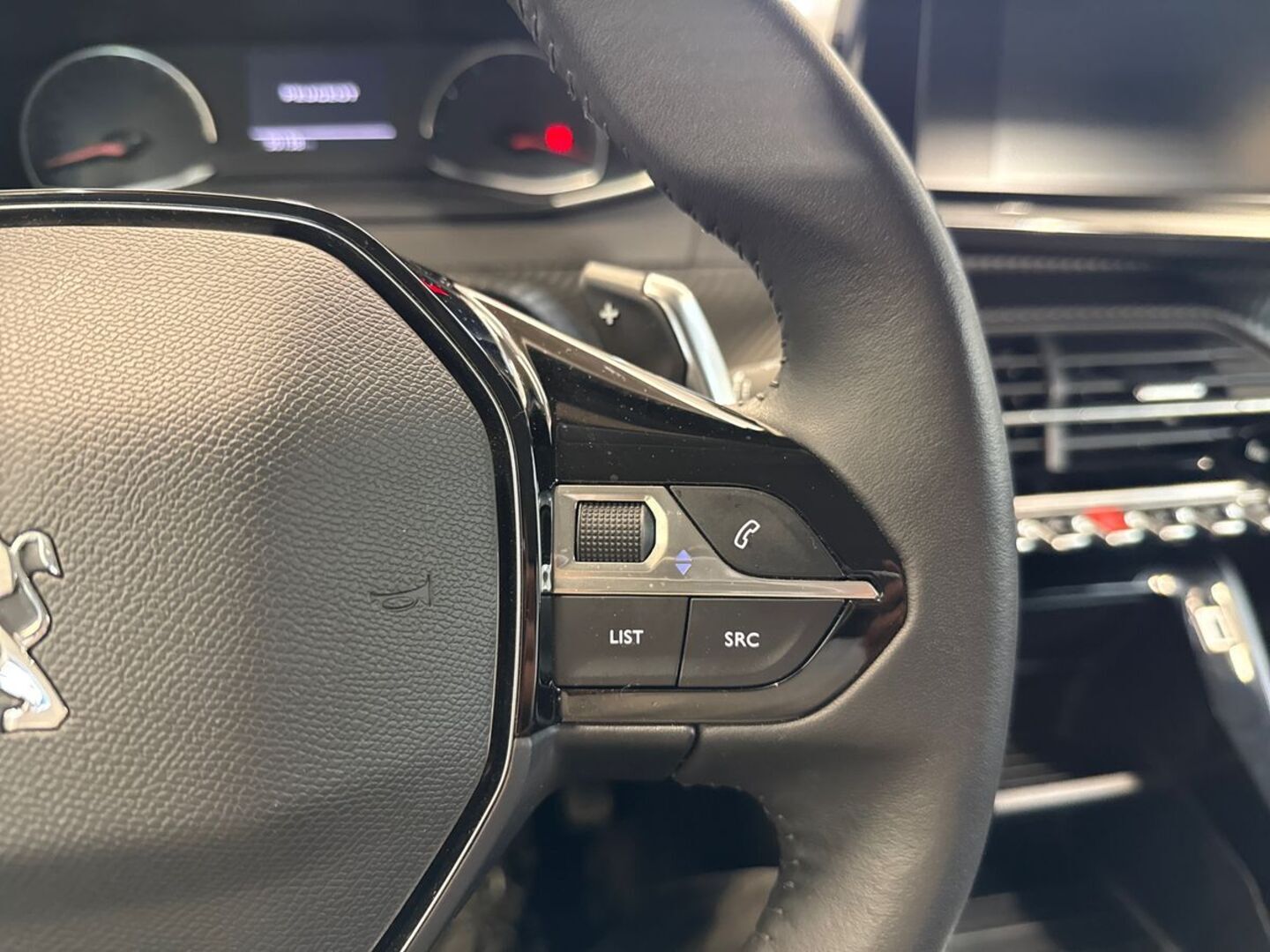PEUGEOT 208 19