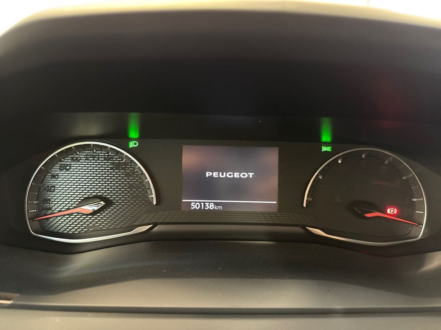 PEUGEOT 208 23