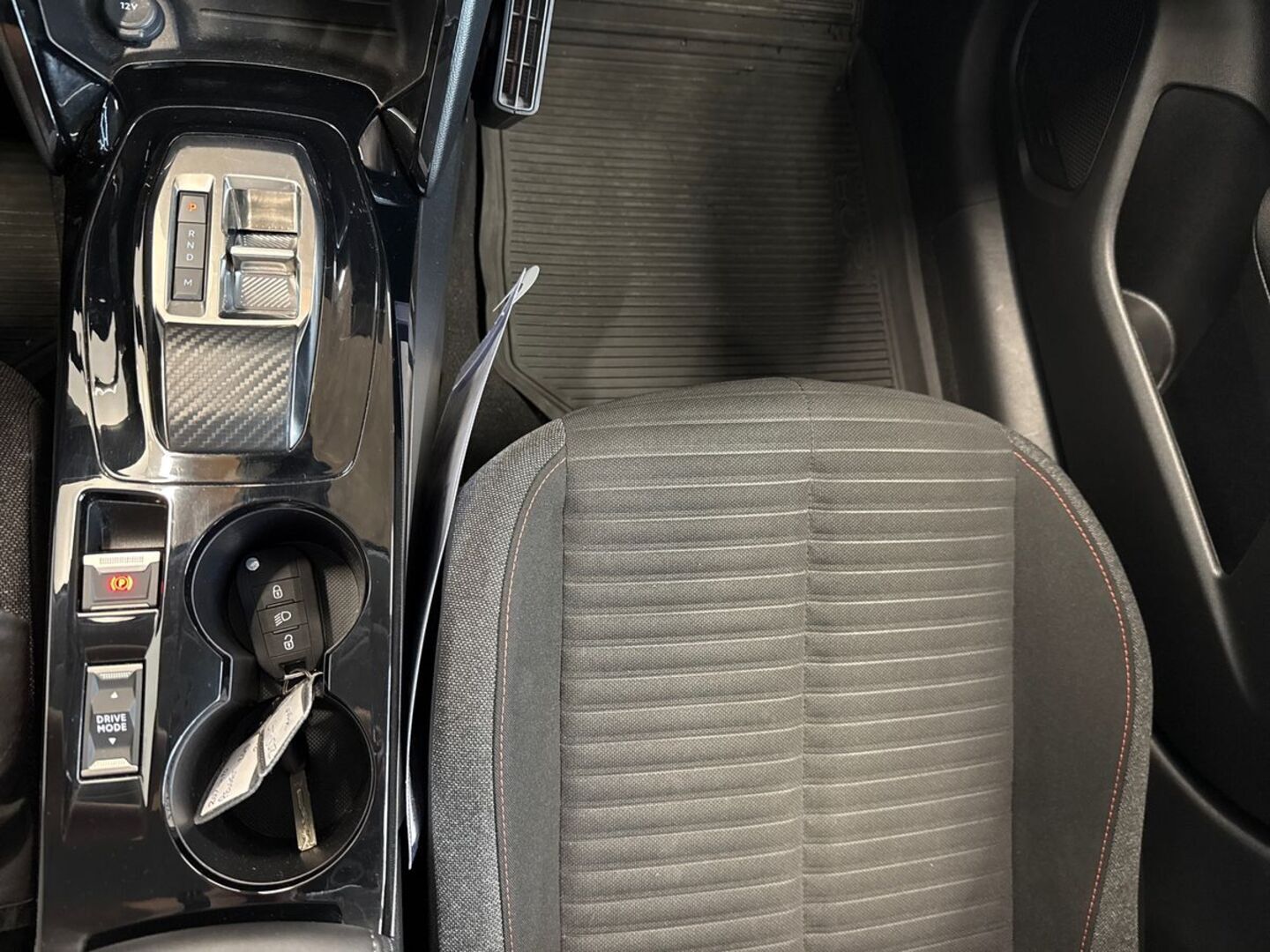 PEUGEOT 208 24