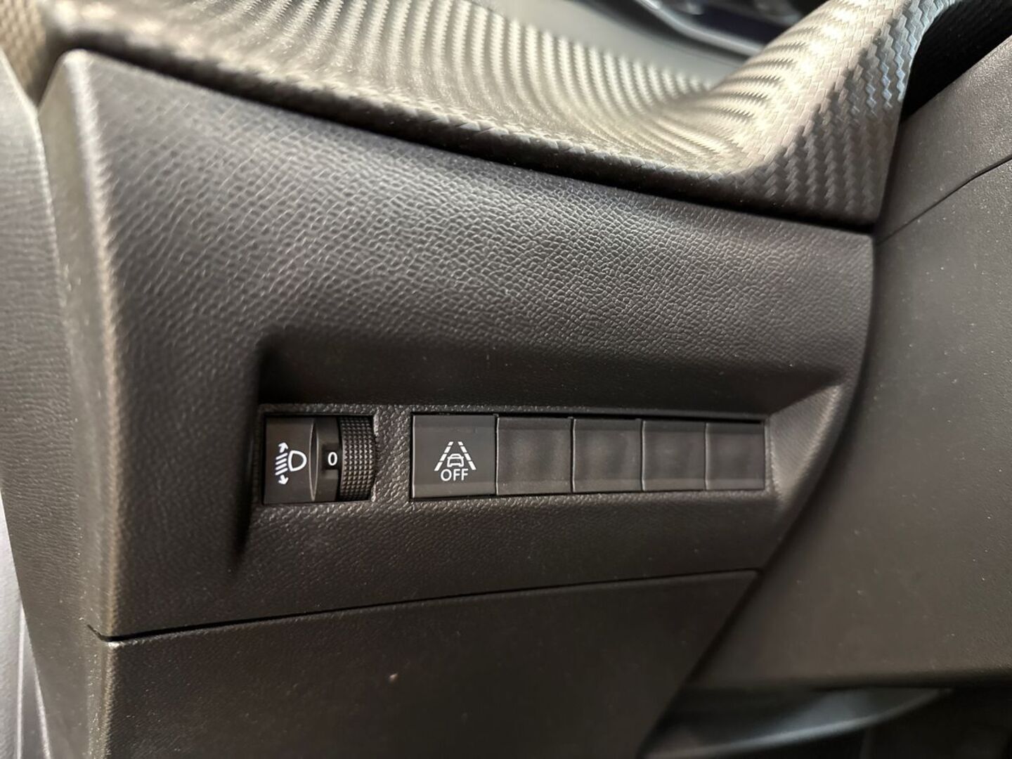 PEUGEOT 208 25