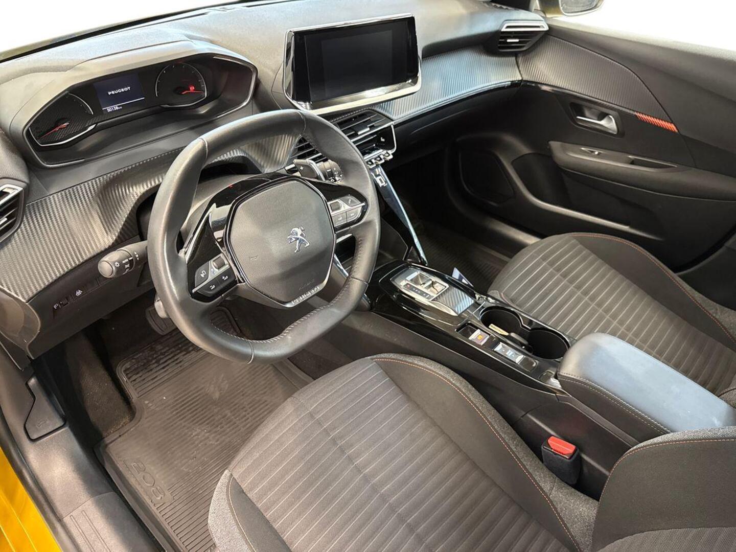 PEUGEOT 208 7