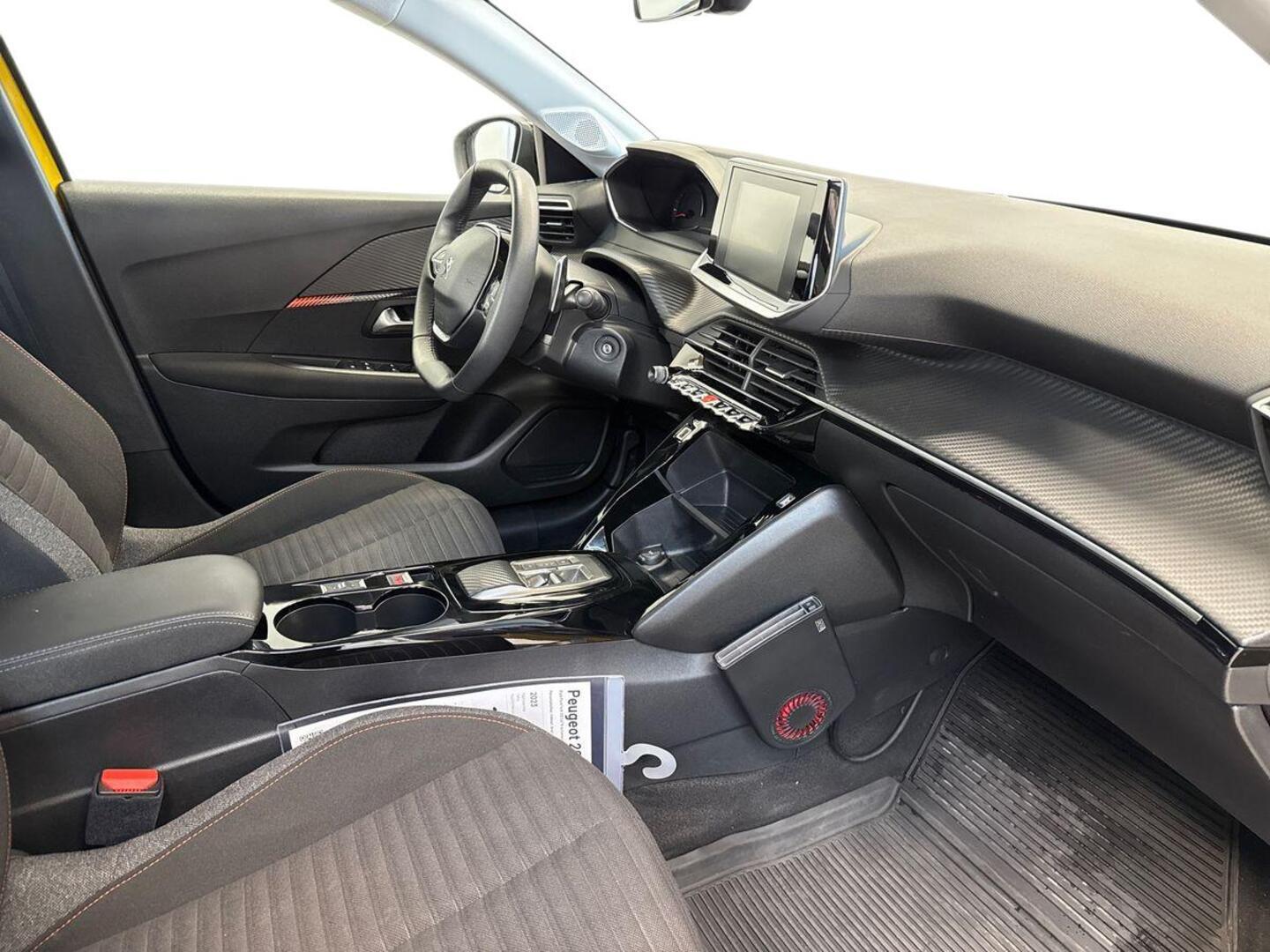 PEUGEOT 208 9