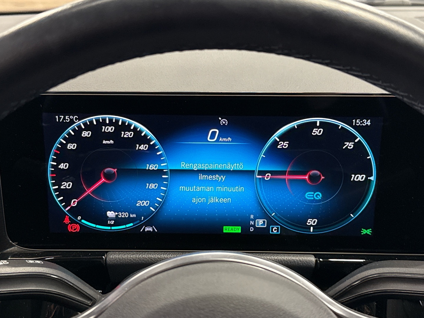 MERCEDES-BENZ EQA 2022