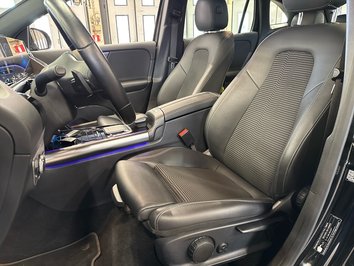 MERCEDES-BENZ EQA 2022