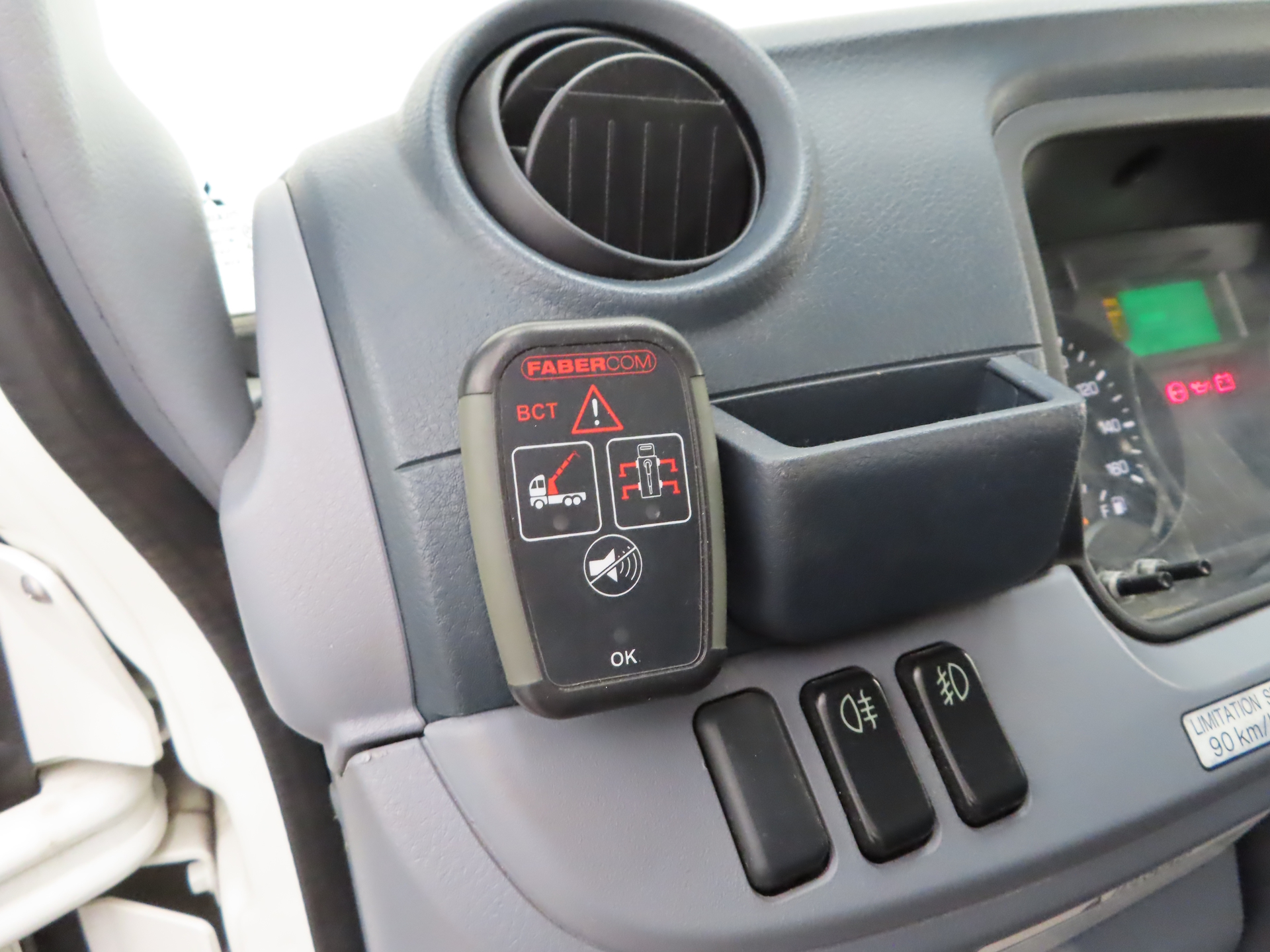 MITSUBISHI FUSO Canter 2015