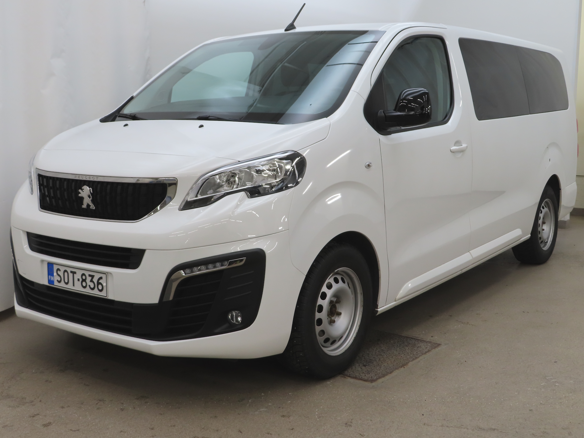 Peugeot Traveller 2022