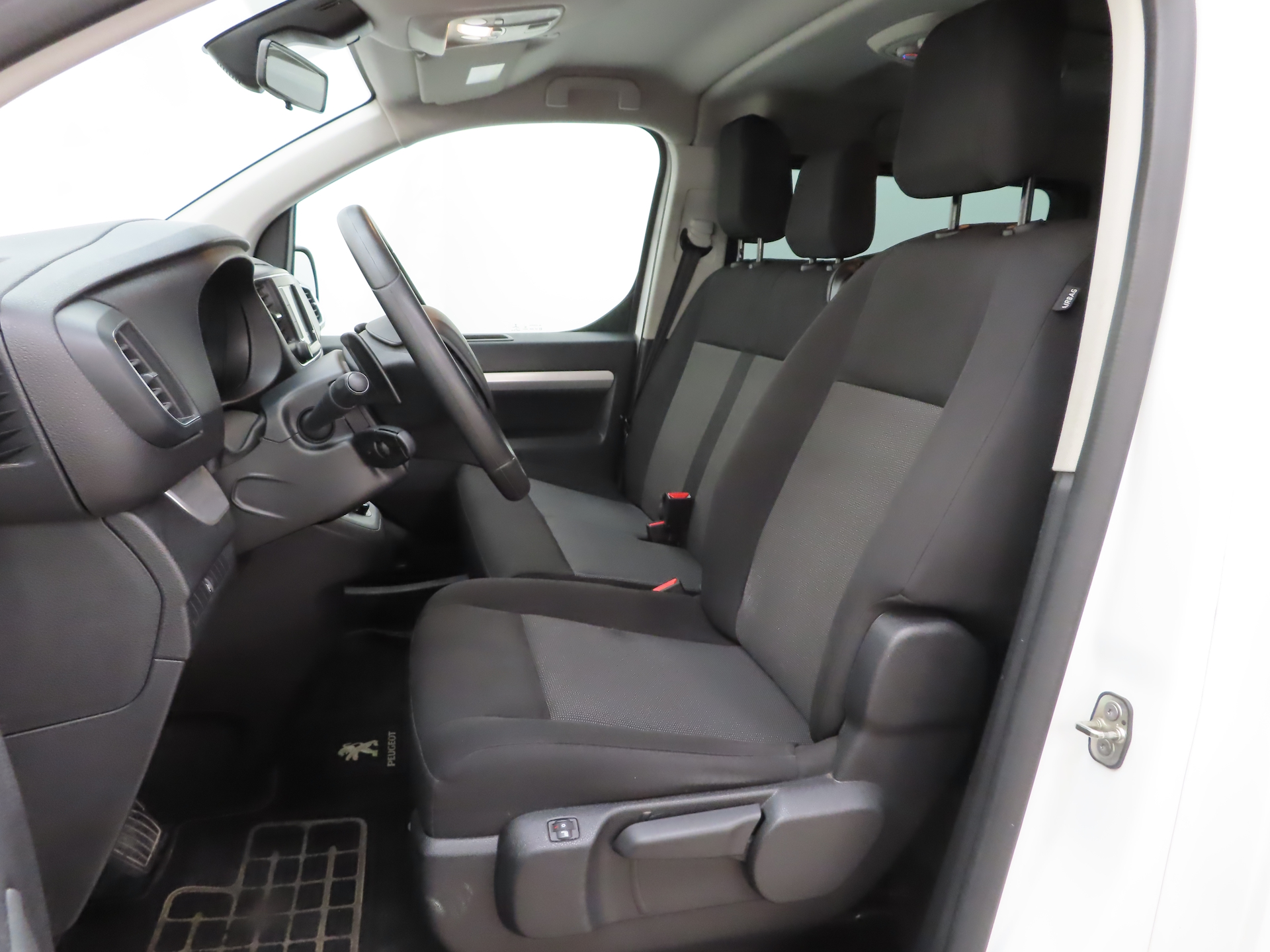 Peugeot Traveller 2022