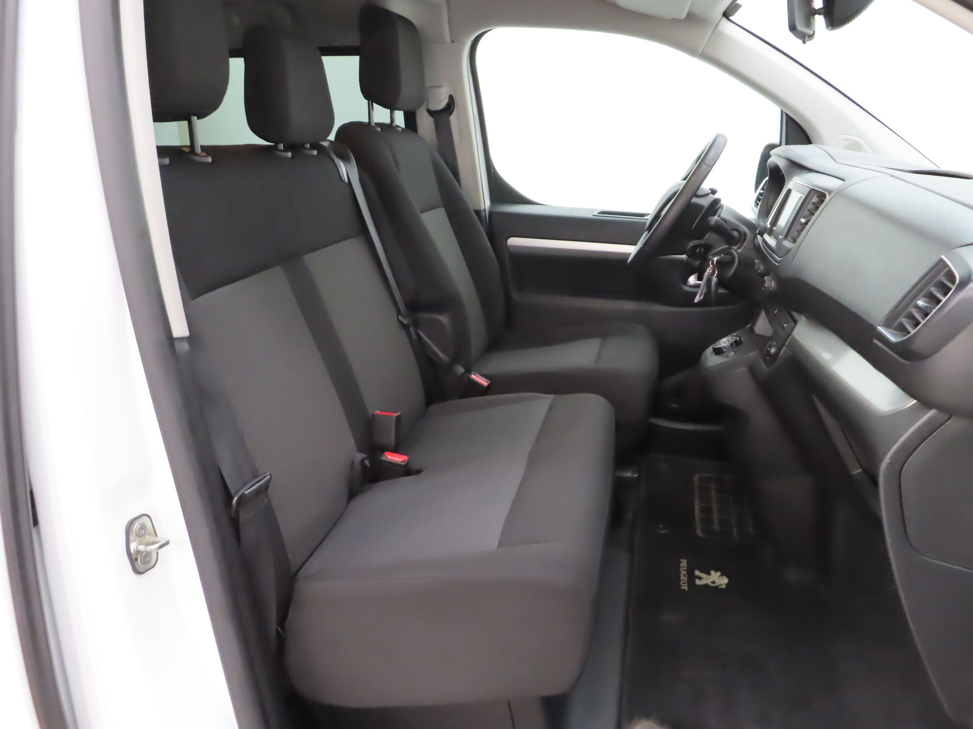 Peugeot Traveller 2022