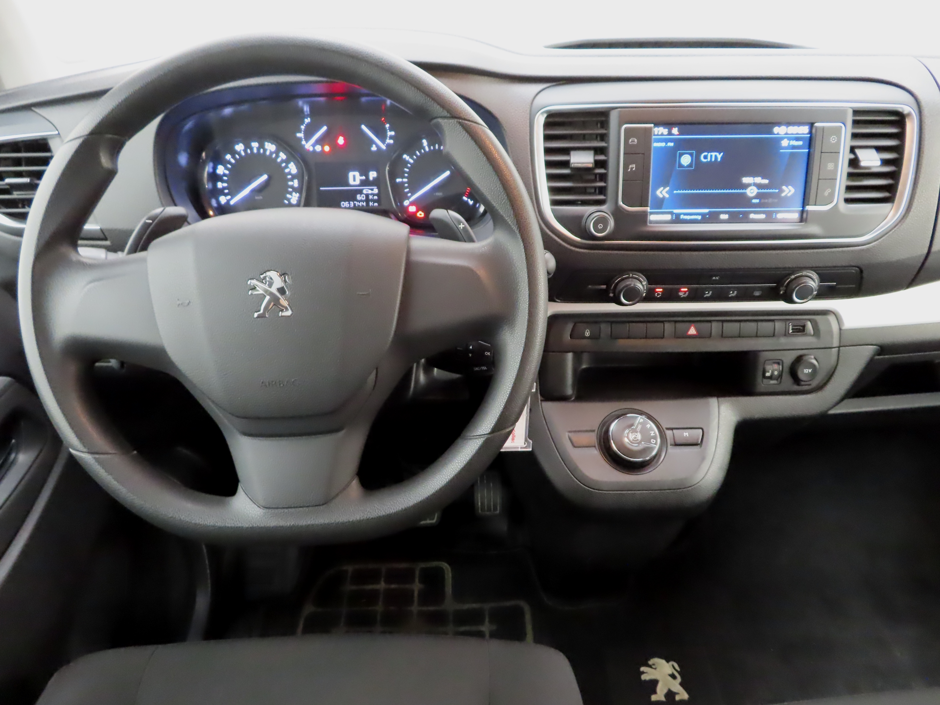 Peugeot Traveller 2022