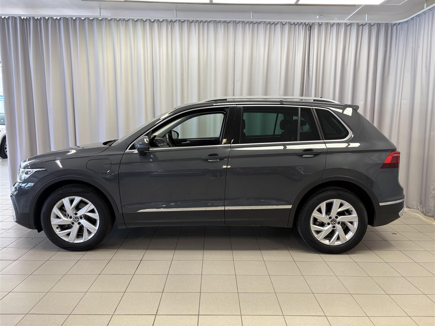 VOLKSWAGEN Tiguan 2021