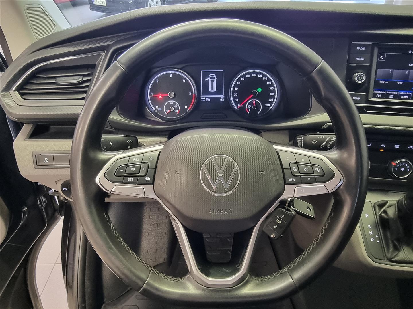 VOLKSWAGEN Transporter 2024