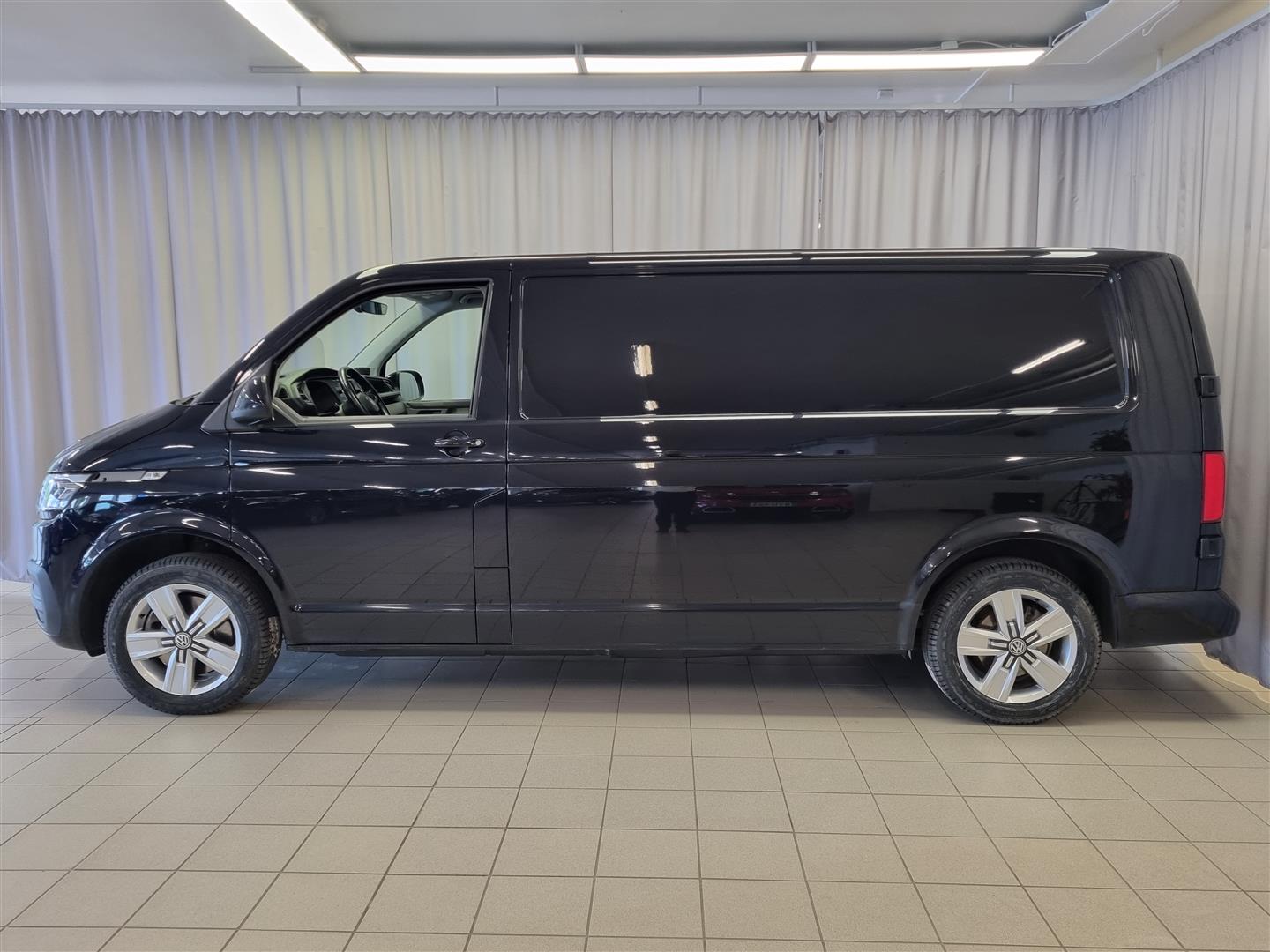 VOLKSWAGEN Transporter 2024