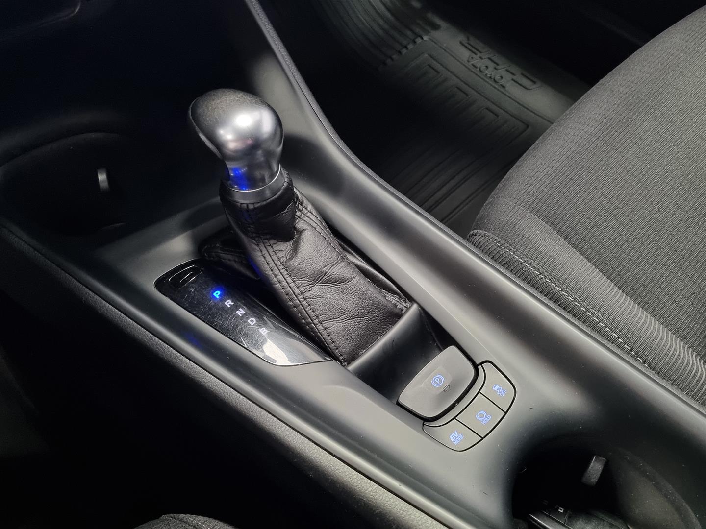 TOYOTA C-HR 2017